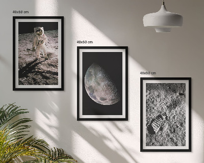 Triptih v okvirju Fotografija astronavta na Luni