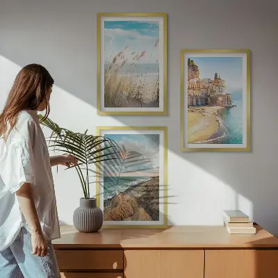 Komplet 3 slik v okvirju z motivi pokrajin plaže, pečin in mesta