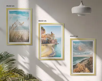 Komplet 3 slik v okvirju z motivi pokrajin plaže, pečin in mesta