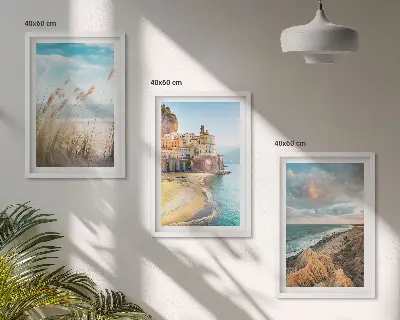 Komplet 3 slik v okvirju z motivi pokrajin plaže, pečin in mesta