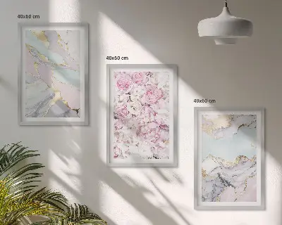 Večdelna slika v okvirju rožnate rože v marmornih pastelnih odtenkih