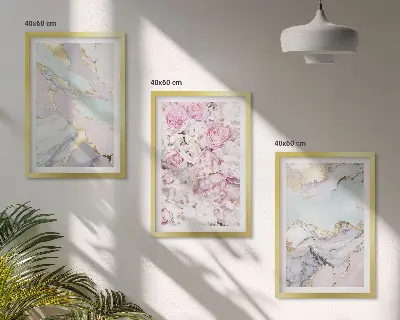 Večdelna slika v okvirju rožnate rože v marmornih pastelnih odtenkih