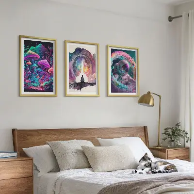 Večdelna slika v okvirju z motivom barvitih fantazijskih ilustracij