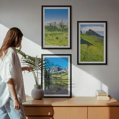 Zeleni griči z gradom komplet 3 slik v okvirju