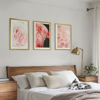 Triptih v okvirju z motivom nežnih pastelno roza flamingov