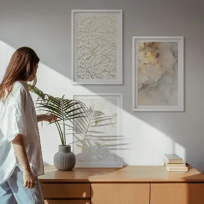 Večdelna slika v okvirju z abstraktnim vzorcem marmornatih listov
