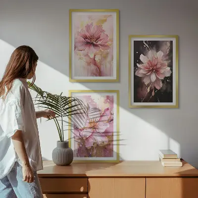 Večdelna slika v okvirju cvetlične kompozicije iz vrtnic v beli barvi