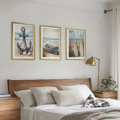 Večdelna slika v okvirju sidro, čoln, vesla in plaža