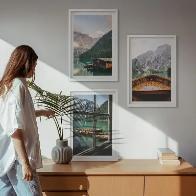 Večdelna slika v okvirju gorsko jezero s kočami
