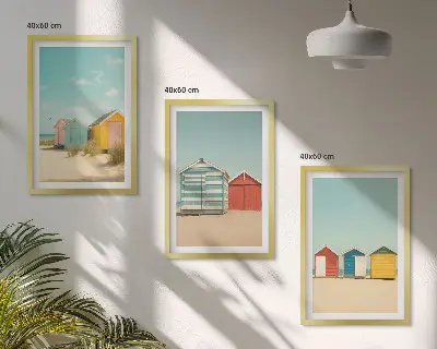 Triptih v okvirju barvite hiše, plaža in sonce