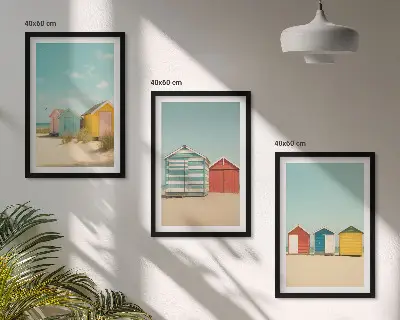 Triptih v okvirju barvite hiše, plaža in sonce