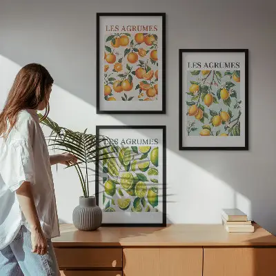 Večdelna slika v okvirju s sadnimi pastelni vzorci citrusov