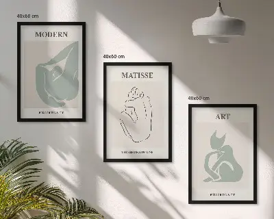 Večdelna slika v okvirju z abstraktnimi pastelnimi figurami