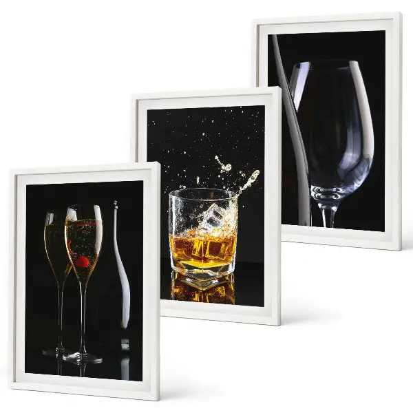 Komplet 3 slik v okvirju kozarec za vino in viski na črnem ozadju