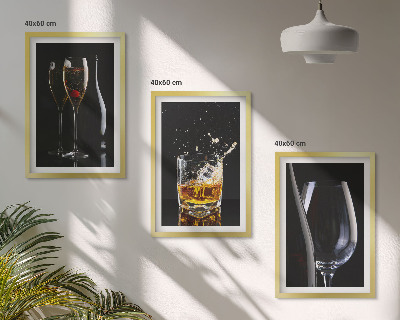 Set 3 slik v okvirju Kozarci vina in viskija na črnem ozadju