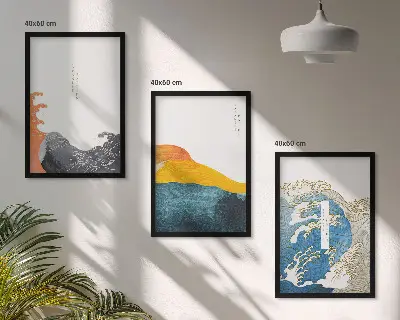 Triptih v okvirju z motivom valov v japonskem grafičnem slogu