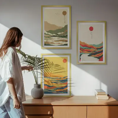 Komplet 3 slik v okvirju z motivom barvitih gora in rek v slogu Japandi