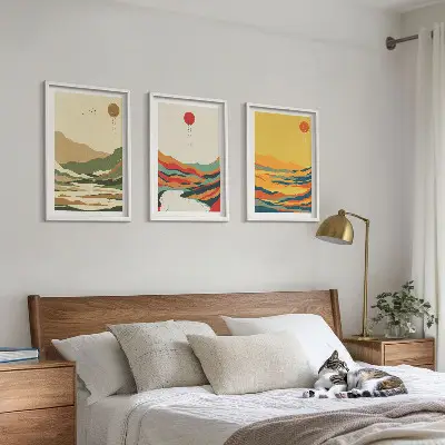 Komplet 3 slik v okvirju z motivom barvitih gora in rek v slogu Japandi