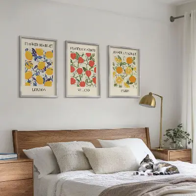Večdelna slika v okvirju cvetlični motivi v mestu