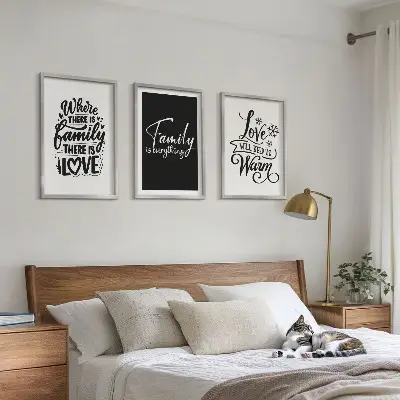 Večdelna slika v okvirju z motivom družine, ljubezni, topline in doma