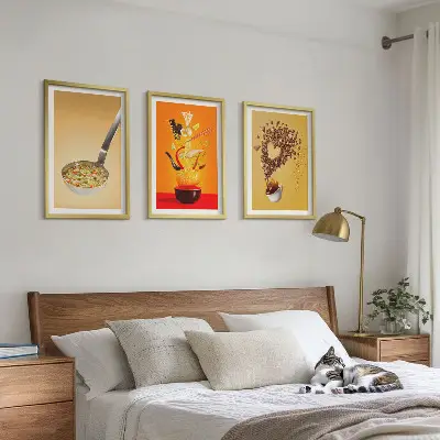 Večdelna slika v okvirju s motivom kuhinjske hrane