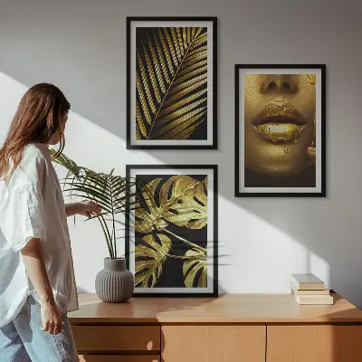 Večdelna slika v okvirju ženska usta z monstero in palmami