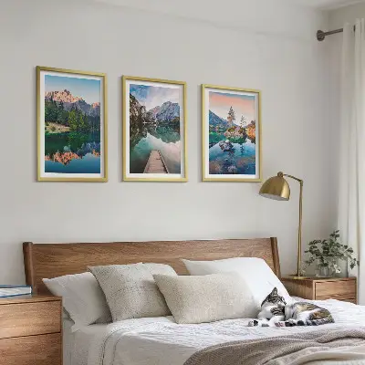 Večdelna slika v okvirju odsev gorskih jezer v gozdu