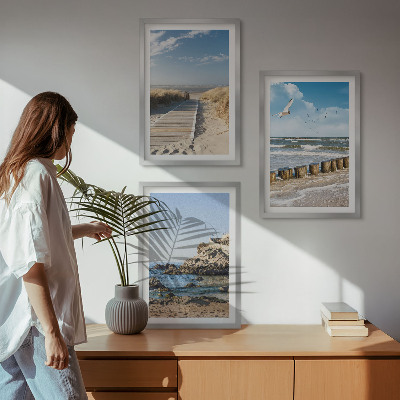 Večdelna slika v okvirju Lesena pot ob plaži, pečine