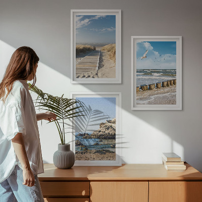 Večdelna slika v okvirju Lesena pot ob plaži, pečine
