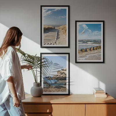 Večdelna slika v okvirju Lesena pot ob plaži, pečine