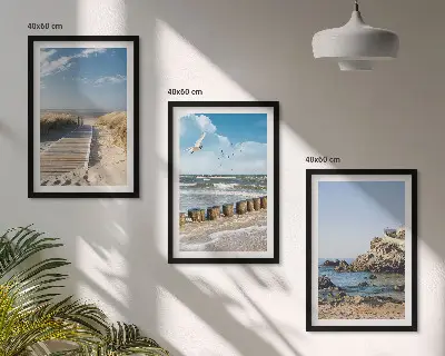 Večdelna slika v okvirju lesena pot ob plaži in pečine