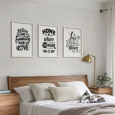 Večdelna slika v okvirju z motivom družine, ljubezni, doma in topline
