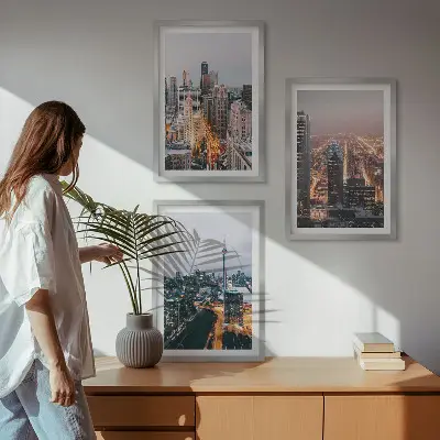 Komplet 3 slik v okvirju mestni nebotičniki z lučmi ponoči