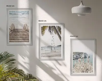 Lesene stopnice za plažo v obliki triptiha v okvirju z gugalnico