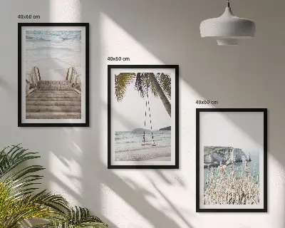 Lesene stopnice za plažo v obliki triptiha v okvirju z gugalnico