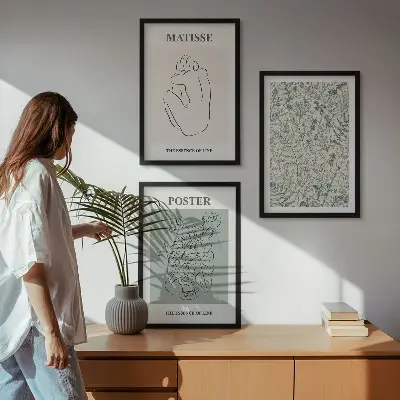 Večdelna slika v okvirju z motivom črt, rastlinskih vzorcev in minimalizma