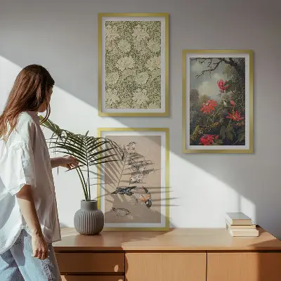 Komplet 3 slik v okvirju z motivom rož, ptic in narave