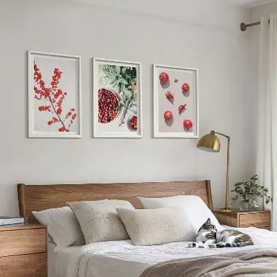 Večdelna slika v okvirju minimalistični motiv rdečih plodov