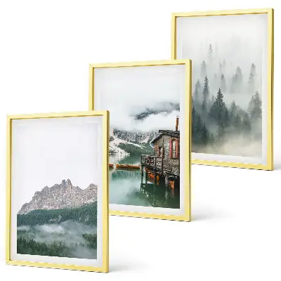 Komplet 3 slik v okvirju gore, jezero, koča in megla