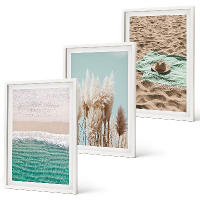 Set 3 slik v okvirju Klobuk iz trave na plaži z valovi