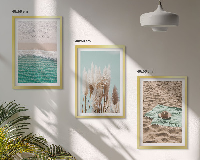 Set 3 slik v okvirju Klobuk iz trave na plaži z valovi