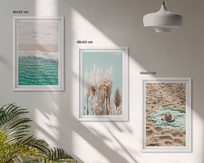 Set 3 slik v okvirju Klobuk iz trave na plaži z valovi