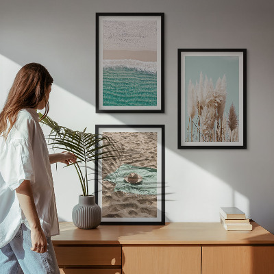 Set 3 slik v okvirju Klobuk iz trave na plaži z valovi