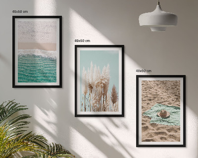 Set 3 slik v okvirju Klobuk iz trave na plaži z valovi