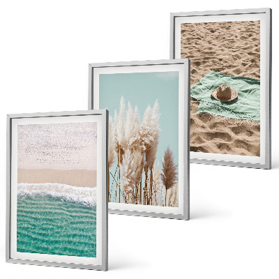 Set 3 slik v okvirju Klobuk iz trave na plaži z valovi