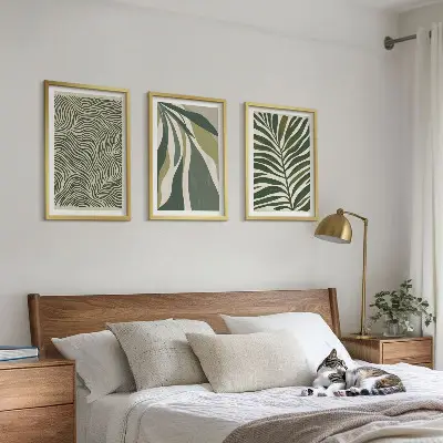 Valovite črte puščajo zelene triptih v okvirju