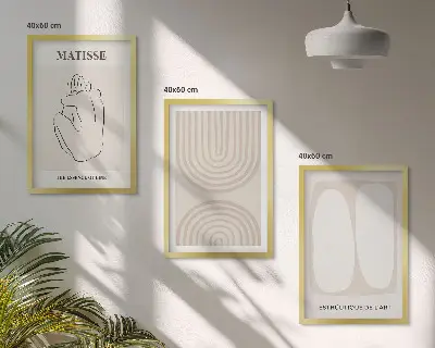 Komplet 3 slik v okvirju z elegantnimi minimalističnimi linijami