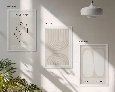 Komplet 3 slik v okvirju z elegantnimi minimalističnimi linijami