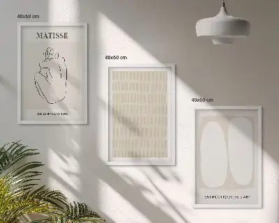 Triptih v okvirju z motivom črt in oblik v bež in beli barvi