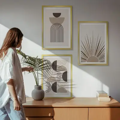 Večdelna slika v okvirju abstraktne oblike v bež in rjavih odtenkih